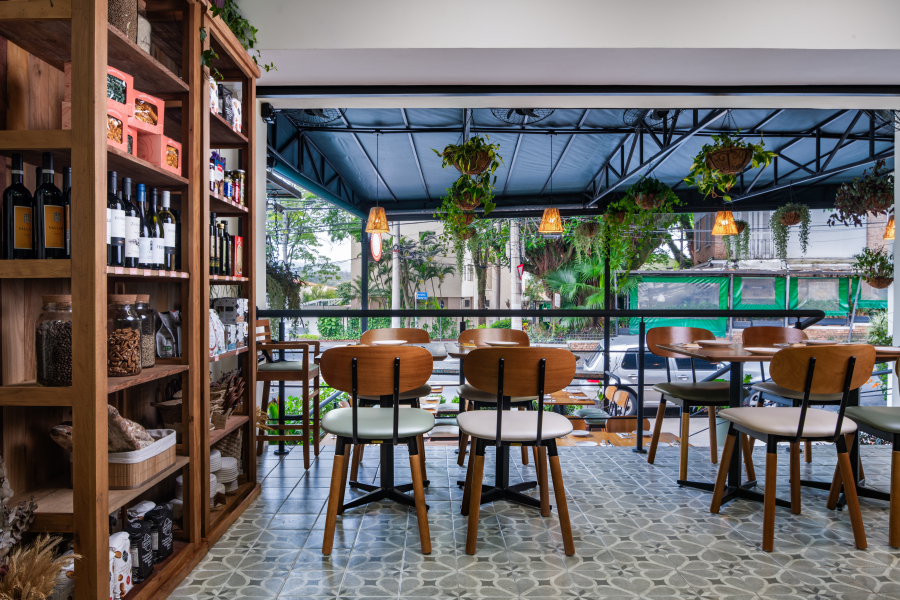 Marcenaria sob medida para restaurante: balcões, painéis e soluções que funcionam na operação